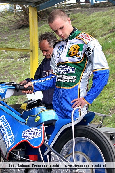 09